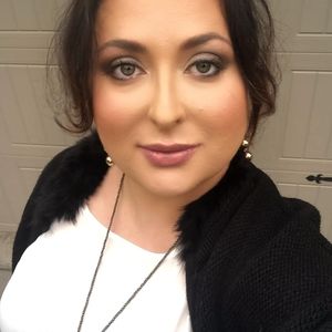 Meet your Posher, Alisa